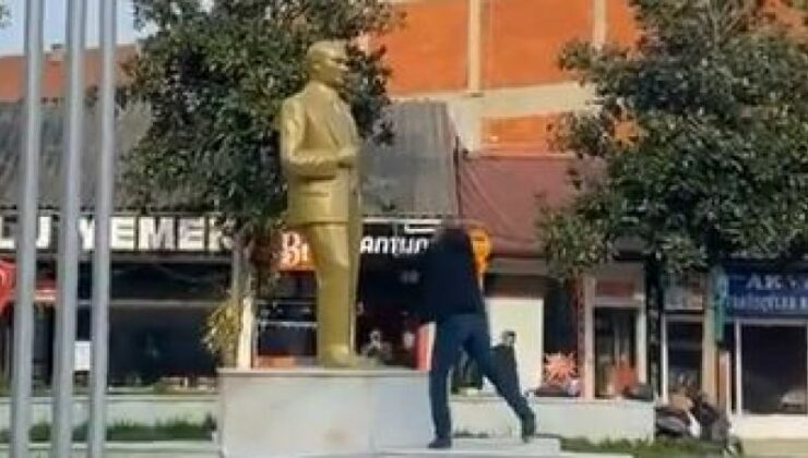 Akyazı’da Atatürk büstüne baltalı saldırı!